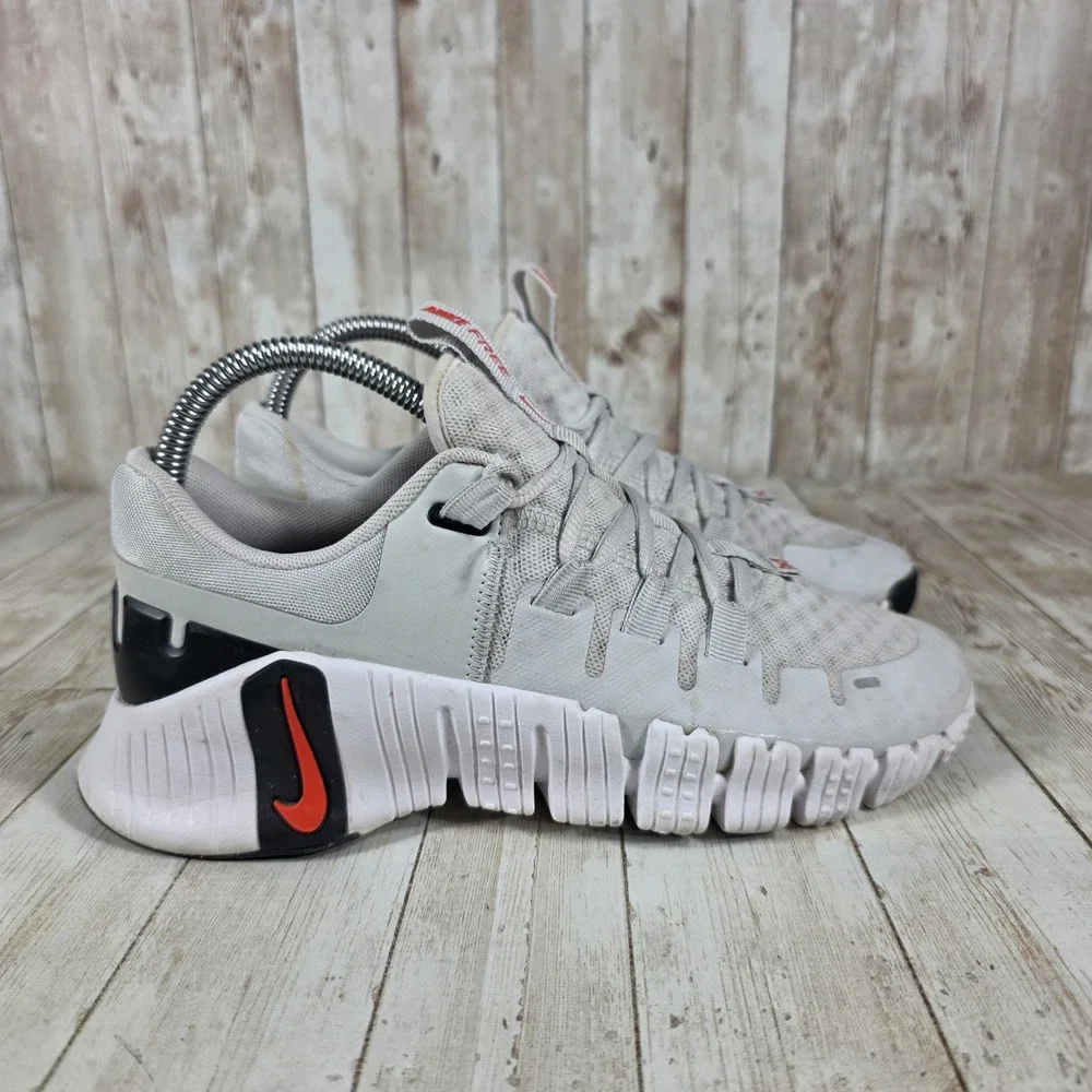 Nike Free Metcon 4 Womens Training Shoes DV3950-002 Gray Orange Sneakers